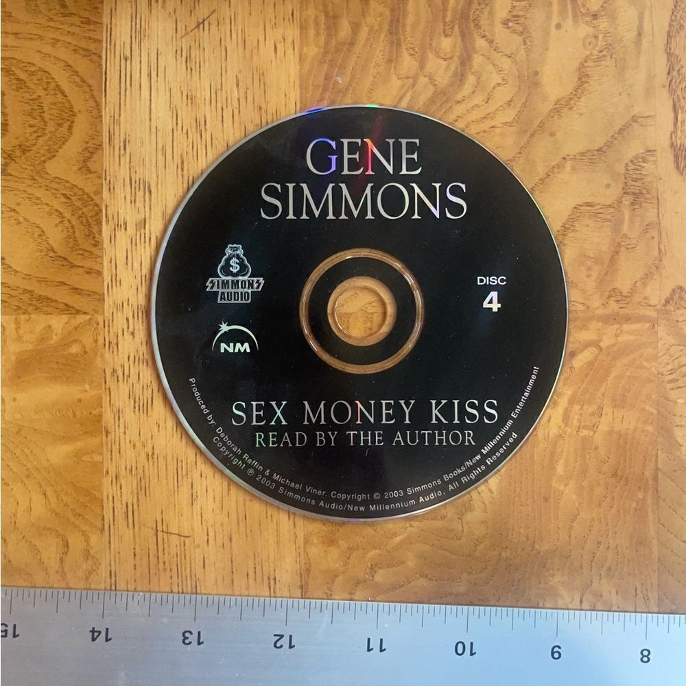 2 Collectors’ Audio CDs KISS Gene